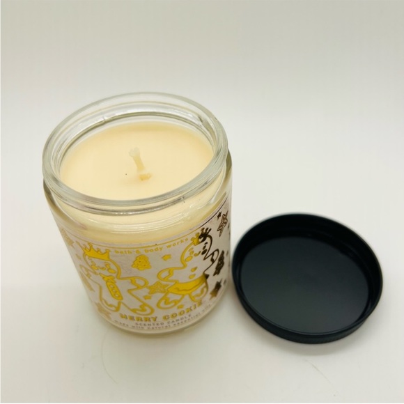NWT Bath & Body Works Merry Cookie Single Wick Candle 40 hour burn time - Picture 5 of 11